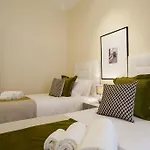 Апартаменты Guestready - Stylish W/ Balcony In Graca Лиссабон