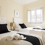 Guestready - Stylish W/ Balcony In Graca Апартаменты Лиссабон
