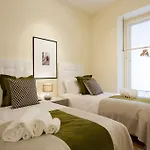 Lägenhet Guestready - Stylish W/ Balcony In Graca