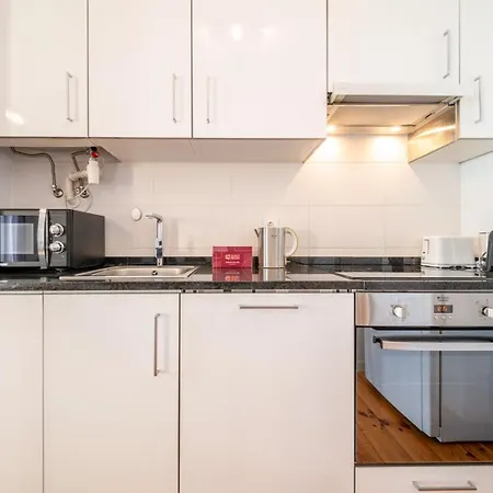 Guestready - Stylish W/ Balcony In Graca Lisboa