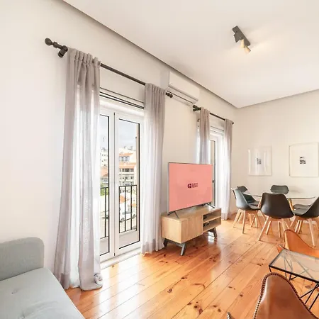 Guestready - Stylish W/ Balcony In Graca شقة *