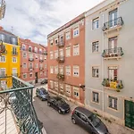 Guestready - Stylish W/ Balcony In Graca Lisboa