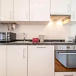 Guestready - Stylish W/ Balcony In Graca Lisboa