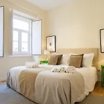 Guestready - Stylish W/ Balcony In Graca * Lisboa