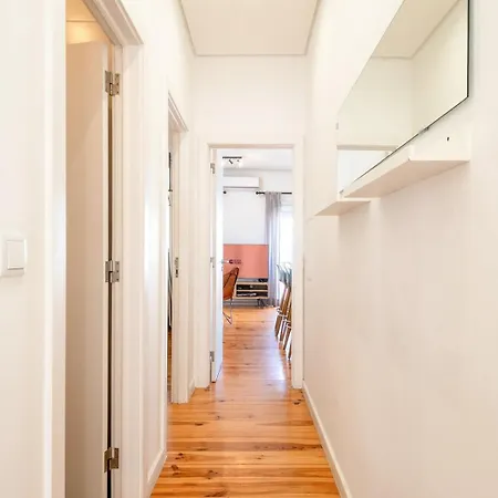 Lejlighed Guestready - Stylish W/ Balcony In Graca Lisboa
