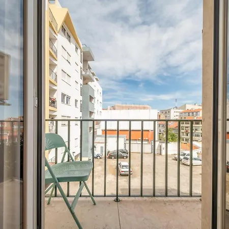 Guestready - Stylish W/ Balcony In Graca Lisboa